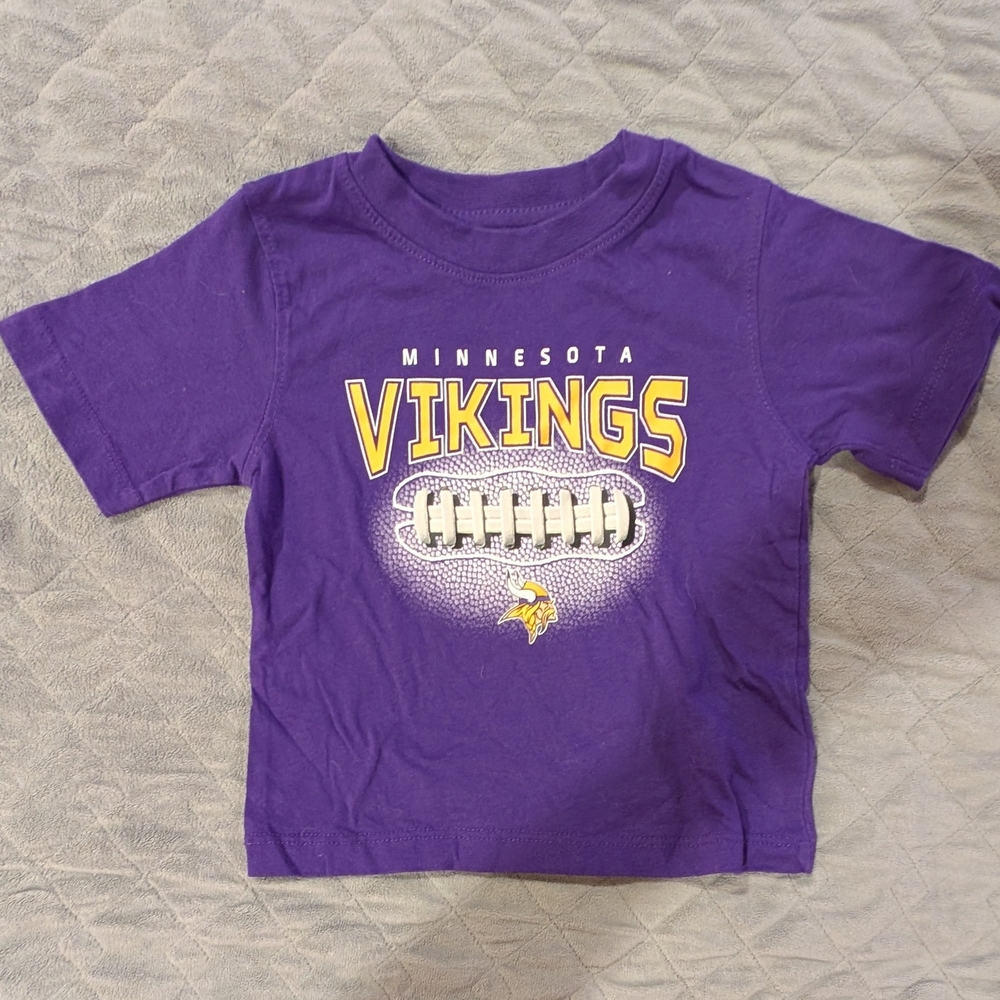 NFL Apparel 18M Purple Vikings Football Tee